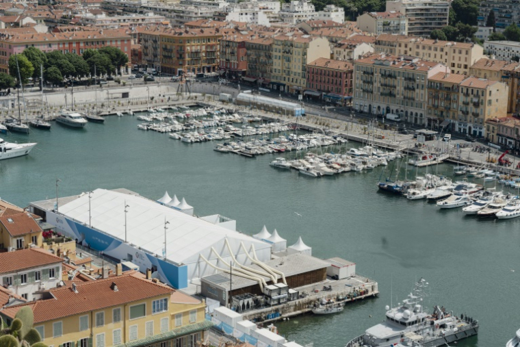 Une vue du port et d'un des bâtiments destinés à accueillir la 3e Conférence des Nations unies pour l'Océan, à Nice, le 2 juin 2025 ( AFP / Frederic DIDES )