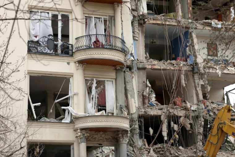 Un immeuble de Téhéran détruit par une frappe, le 23 mars 2026 ( AFP / - )