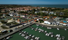 Vue aérienne du port du Château-d'Oléron, sur l'île d'Oléron, le 8 avril 2025 ( AFP / Philippe LOPEZ )