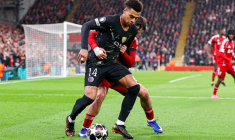 Deux Parisiens sortent sur blessure