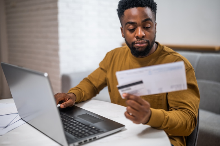 Vous êtes entrepreneur ? ne payez-vous pas trop cher les services liés à votre compte pro ? (Crédits photo: ©  inesbazdar - stock.adobe.com)