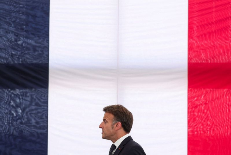 Le président français Macron visite l'usine Vorwerk