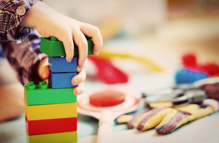 La plateforme Temu est pointée du doigt après l'analyse de jouets vendus  ces derniers mois. (illustration) (FeeLoona / PIXABAY)
