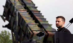 Visite du président ukrainien Volodymyr Zelenskiy dans un centre d'entraînement militaire