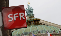 Le logo de l'opérateur de télécommunications français SFR à Paris