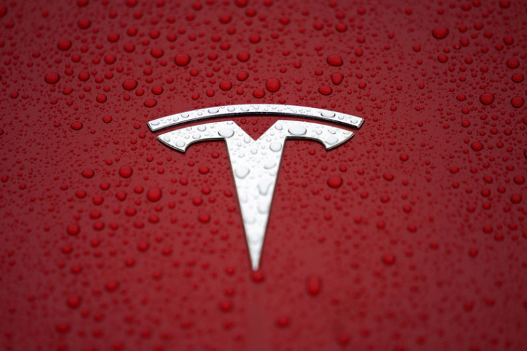 TESLA EN TERRITOIRE INCONNU AVEC LA VENTE EN TOUT NUMÉRIQUE