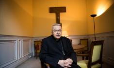 Le cardinal André Vingt-Trois, archevêque de Paris entre 2005 et 2017 chez lui à Paris le 11 juillet 2017 ( AFP / Martin BUREAU )