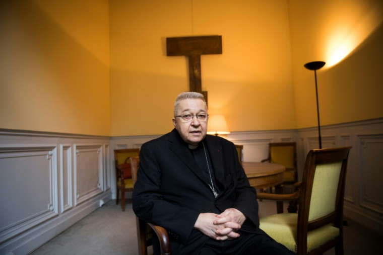 Le cardinal André Vingt-Trois, archevêque de Paris entre 2005 et 2017 chez lui à Paris le 11 juillet 2017 ( AFP / Martin BUREAU )
