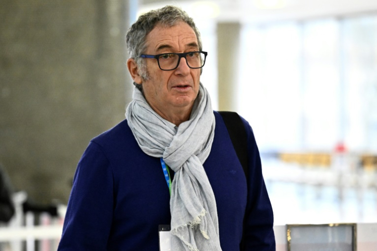 Eric Mouzin, le père d'Estelle Mouzin, arrive à la cour d'assises pour assister au procès de Monique Olivier, ex-femme du tueur en série Michel Fourniret, le 14 décembre 2023 à Nanterre, près de Paris ( AFP / JULIEN DE ROSA )