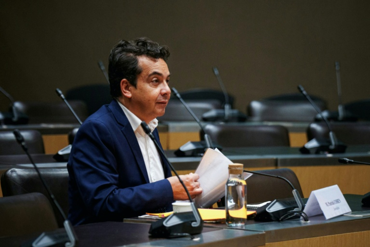 Patrick Cohen devant la commission d'enquête sur l'audiovisuel public à l'Assemblée nationale le 18 décembre 2025 ( AFP / Dimitar DILKOFF )