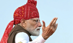 Le Premier ministre indien Narendra Modi s'exprime à l'occasion de la fête de l'Indépendance depuis les remparts du Fort Rouge, le 15 août 2026 à New Delhi ( AFP / Sajjad HUSSAIN )