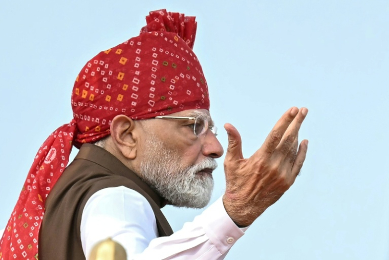 Le Premier ministre indien Narendra Modi s'adresse à la nation depuis les remparts du Fort Rouge lors des célébrations marquant le jour de l'indépendance du pays, à New Delhi, le 15 août 2026 ( AFP / Sajjad HUSSAIN )