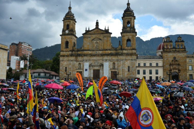 Une manifestation contre le gouvernement du président colombien Abelardo de la Espriella à Bogota, le 14 octobre 2026, en Colombie ( AFP / Sebastian BARROS                     )
