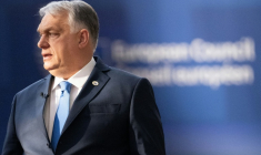 Le Premier ministre hongrois Viktor Orban répond aux questions des journalistes à Bruxelles le 19 mars 2026 ( AFP / JOHN THYS )