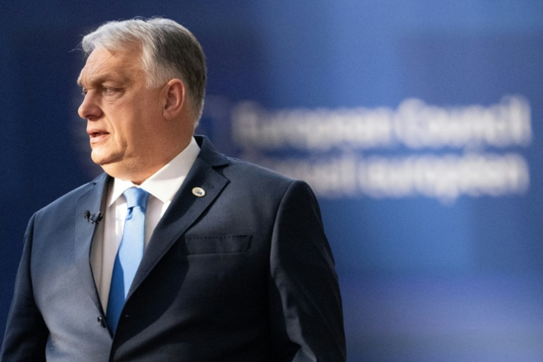 Le Premier ministre hongrois Viktor Orban répond aux questions des journalistes à Bruxelles le 19 mars 2026 ( AFP / JOHN THYS )
