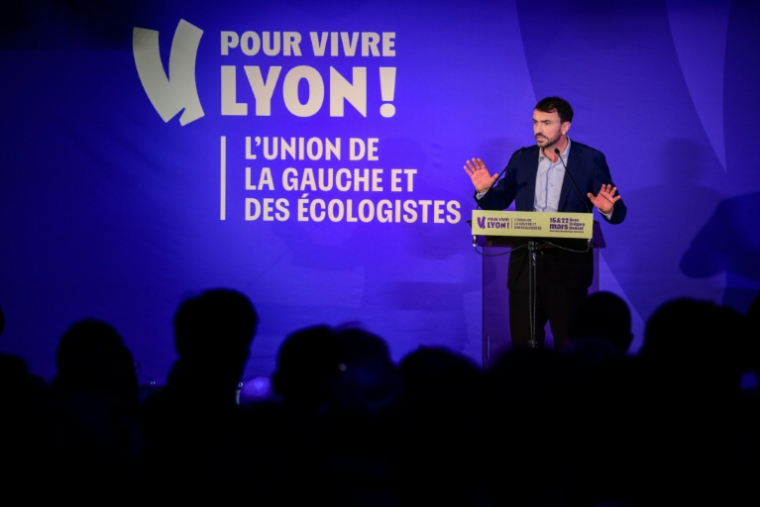 Le maire de Lyon, Grégory Doucet, lors de sa campagne pour sa réélection, en vue des élections municipales de 2026 à Lyon, le 17 janvier 2026 ( AFP / OLIVIER CHASSIGNOLE )