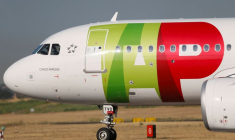 Un avion de TAP Air Portugal roule à l'aéroport de Lisbonne