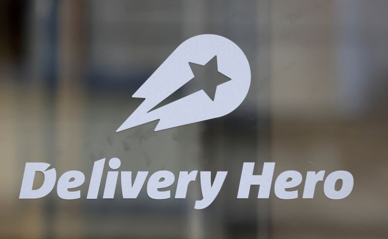 Le logo de Delivery Hero au siège de l'entreprise à Berlin