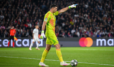 Quand Emiliano Martínez félicite Désiré Doué pour sa finition après son but contre Aston Villa