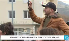 Manifestations à l'arrivée d'Emmanuel Macron dans les Hautes-Alpes pour la présentation du "plan eau"