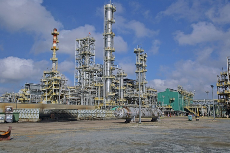 La raffinerie Staatsolie appartenant à la Suriname State Oil Company à Wanica, au Suriname, le 26 septembre 2022 ( AFP / Ranu Abhelakh )