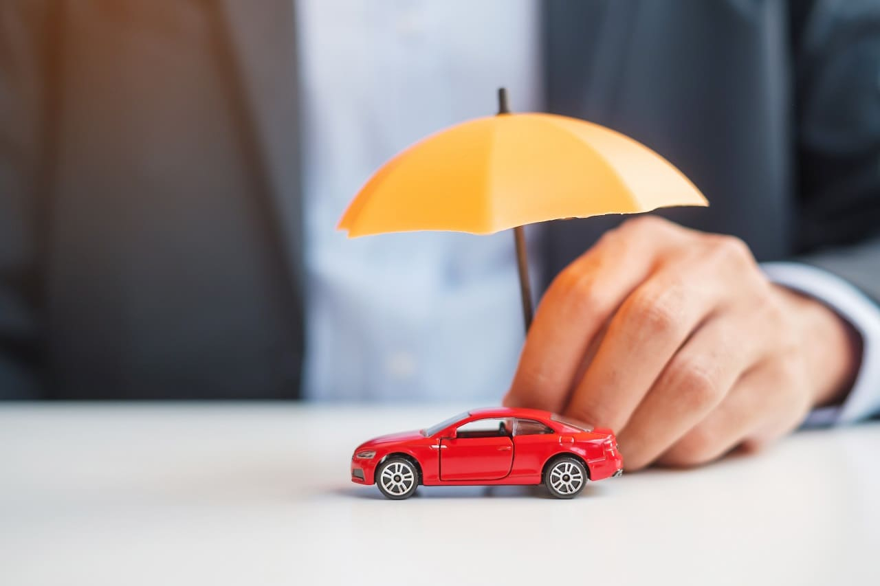 (Quels sont les types de contrats d'assurance auto et les garanties associées ? - Crédit photo : Adobe Stock)