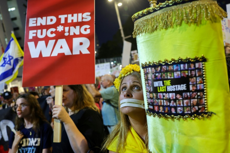 Manifestation anti-gouvernementae pour un cessez-le-feu à Gaza permettant la libération des otages qui y sont encore retenus, devant le ministère de la Défense à Tel Aviv, le 31 mai 2025 ( AFP / Jack GUEZ )