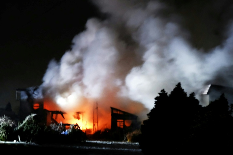 Un incendie s'est déclaré après un tremblement de terre à Aomori, le 9 décembre 2025 ( JIJI Press / STR )