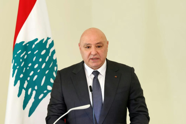 Photo diffusée par le service de presse de la présidence libanaise montrant le président Joseph Aoun à Baabda, à l'est de Beyrouth, le 16 février 2026 ( Lebanese Presidency Press Office / - )