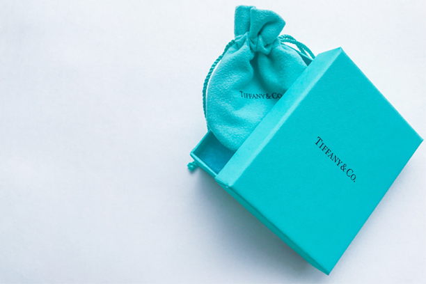 52.635 dollars pour une montre Patek Philippe et Tiffany & Co. en édition limitée (Crédit photo : capture Instagram @tiffanyandco)