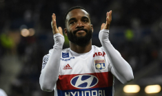 La vente de l'attaquant Alexandre Lacazette à Arsenal à l'été 2017 a dopé les comptes d'OL Groupe. (© P. Desmazes / AFP)