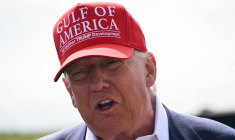 Donald Trump, le 1er juillet 2025, en Floride ( AFP / ANDREW CABALLERO-REYNOLDS )