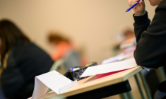 Dans un collègeà Bordeaux, les élèves ont perdu près de 1.700 heures de cours depuis septembre en raison du non-remplacement d'enseignants absents ( AFP / Loic VENANCE )