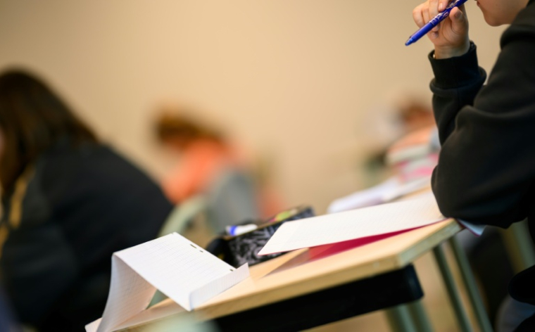 Dans un collègeà Bordeaux, les élèves ont perdu près de 1.700 heures de cours depuis septembre en raison du non-remplacement d'enseignants absents ( AFP / Loic VENANCE )