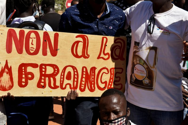 UN CONVOI MILITAIRE FRANÇAIS BLOQUÉ AU BURKINA FASO