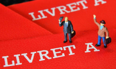Une nouvelle diminution du taux du Livret A, autour de 1,7%, est "probable le 1er août prochain", selon le président du Cercle de l'épargne Philippe Crevel ( AFP / DENIS CHARLET )