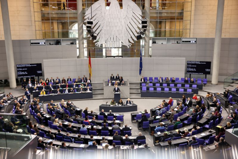 Débat sur le budget à la chambre basse du Bundestag à Berlin