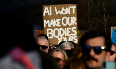 Manifestants à Berlin contre les deepfakes sexualisés ( AFP / John MACDOUGALL )