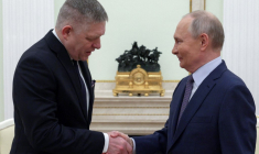 Robert Fico et Vladimir Poutine, en décembre 2024, à Moscou ( POOL / GAVRIIL GRIGOROV )