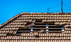 Tout savoir sur la rénovation de vos tuiles de toiture / iStock.com - FooTToo