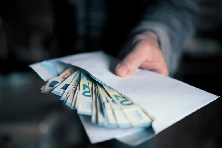 De plus en plus de Français sont tentés de conserver de l'argent liquide chez eux . (Crédits photo: © Igor - stock.adobe.com)