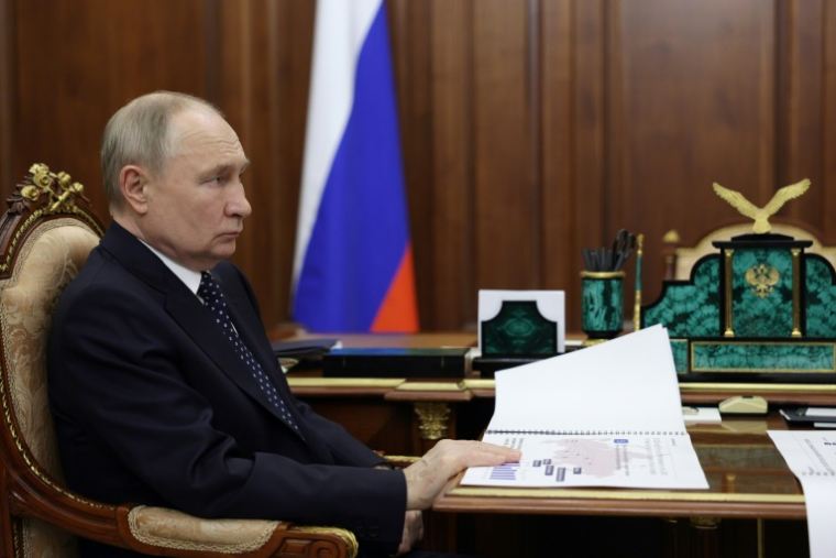 Le président russe Vladimir Poutine au Kremlin, le 7 avril 2025 à Moscou ( POOL / VYACHESLAV PROKOFYEV )