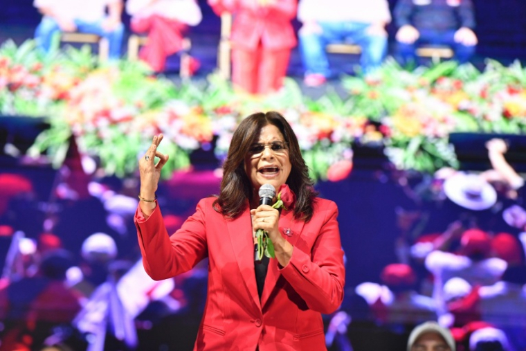 La candidate à la présidence du Honduras Rixi Moncada lors de son meeting de clôture de campagne à Tegucigalpa, le 23 novembre 2025 ( AFP / Orlando SIERRA )