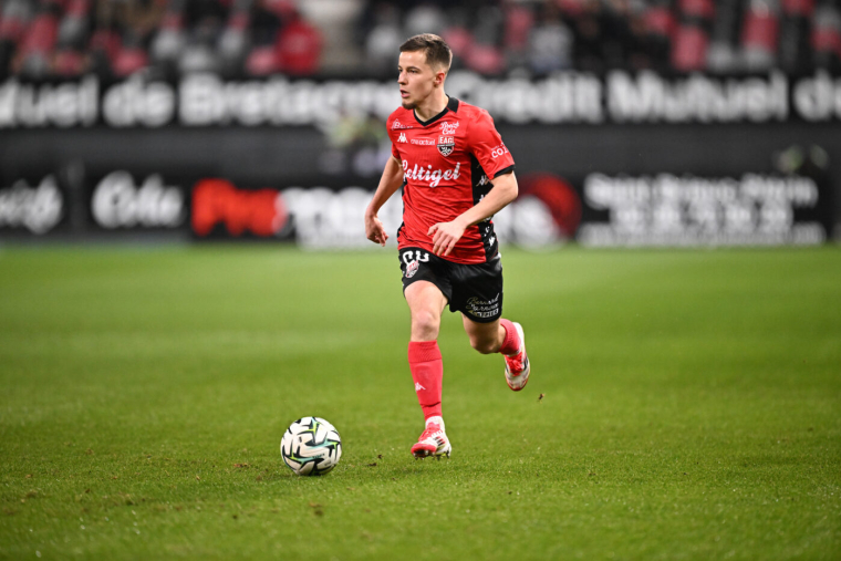 Guingamp impose sa loi à Laval et réalise la bonne opération dans la course aux barrages