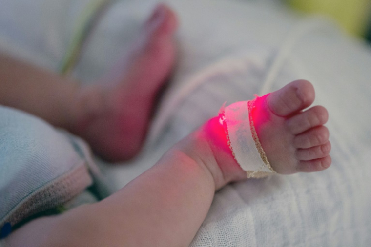 Des bébés semblent pouvoir échapper à de graves maladies grâce à une manipulation génétique lors de leur conception ( AFP / JOEL SAGET )