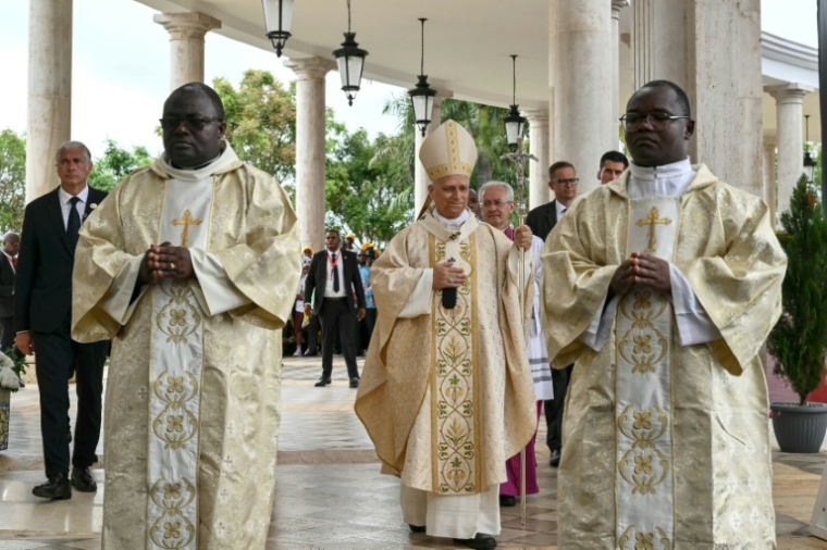 Le pape se rend dans la basilique de Mongomo, en Guinée équatoriale, afin d'y célébrer une messe, le 22 avril 2026  ( AFP / Alberto PIZZOLI )