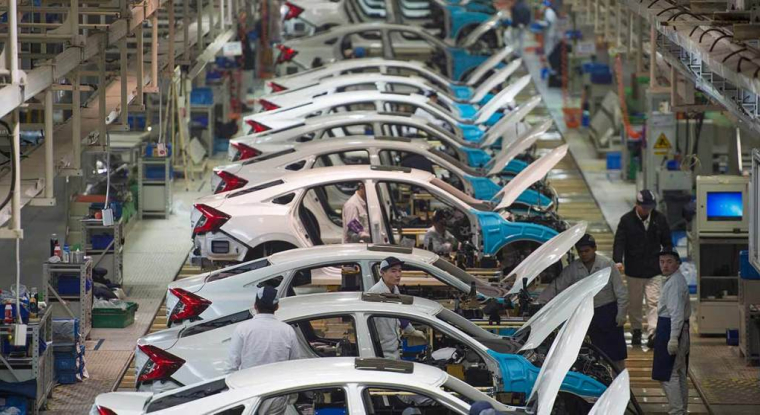 Les ventes d'automobiles se sont effondrées de 92% en Chine durant la première quinzaine de février. (© STR/AFP)