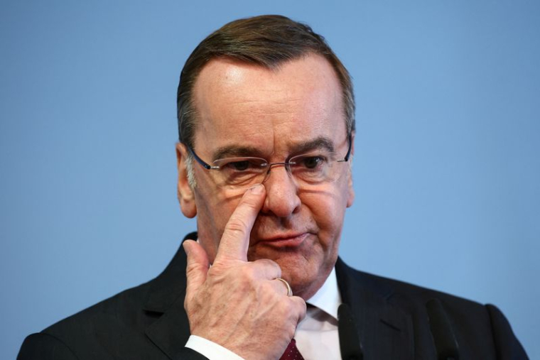 Le ministre allemand de la Défense, Boris Pistorius, fait une déclaration sur l'écoute apparente d'un appel de l'armée allemande, à Berlin