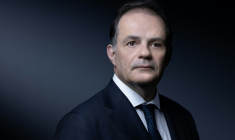 Emmanuel Moulin lors d'une séance photo le 31 mars 2005 à Paris ( AFP / JOEL SAGET )