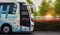 Les piles à combustible se sont avérées être de meilleures solutions que les batteries lithium-ion dans diverses applications de transport, notamment dans les transports longue distance et les transports lourds. (Crédits photo : Adobe Stock)